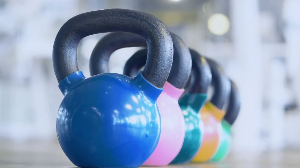 Kettlebells utilisées pour exécuter la Méthode des 1 % en version kettlebell.
